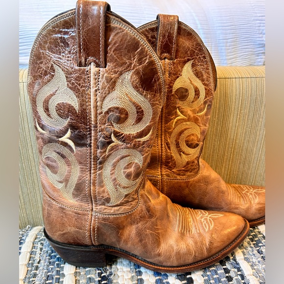 Justin Boots Cowboy Boots Tan Brown size 9 1/2 width D style 210 EUC - Picture 13 of 13